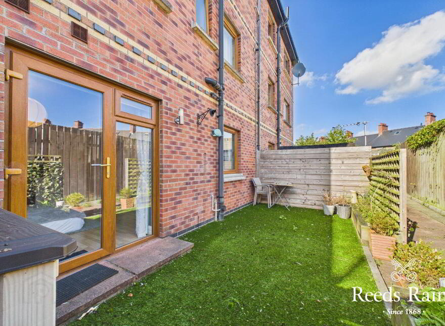 Apartment 2 5 Dundela Park, Belfast, BT4 1PH