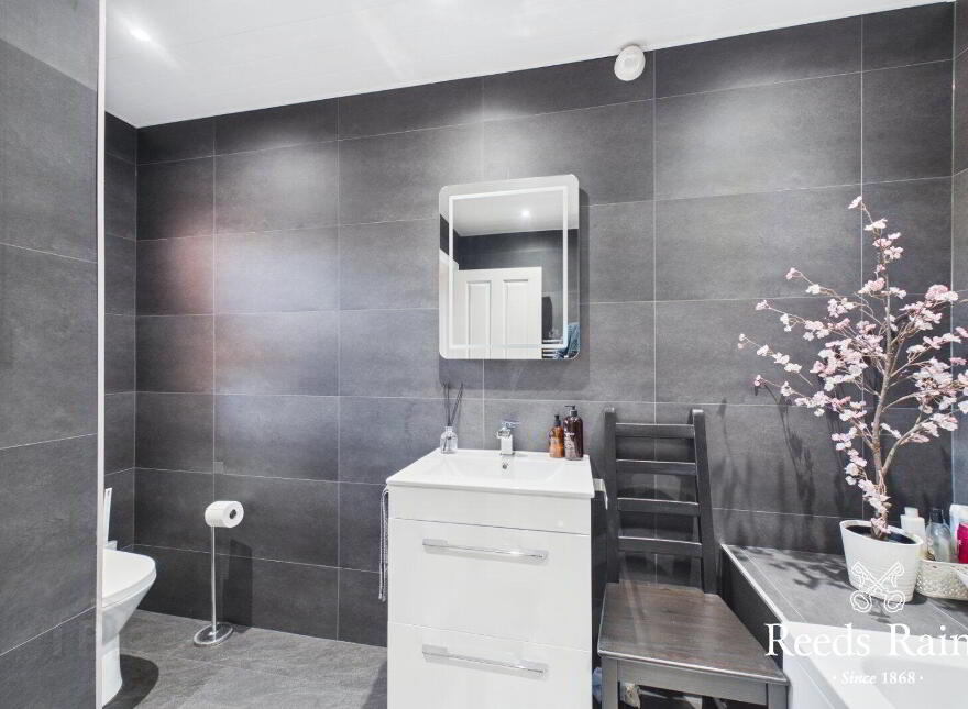 Apartment 2 5 Dundela Park, Belfast, BT4 1PH