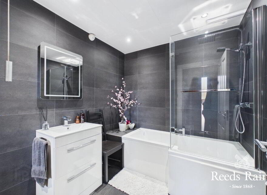 Apartment 2 5 Dundela Park, Belfast, BT4 1PH