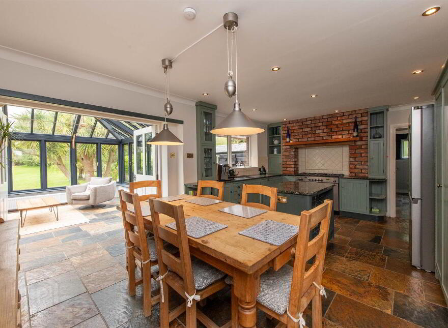 21 Broomhill Road, Spa, Ballynahinch, BT24 8QD