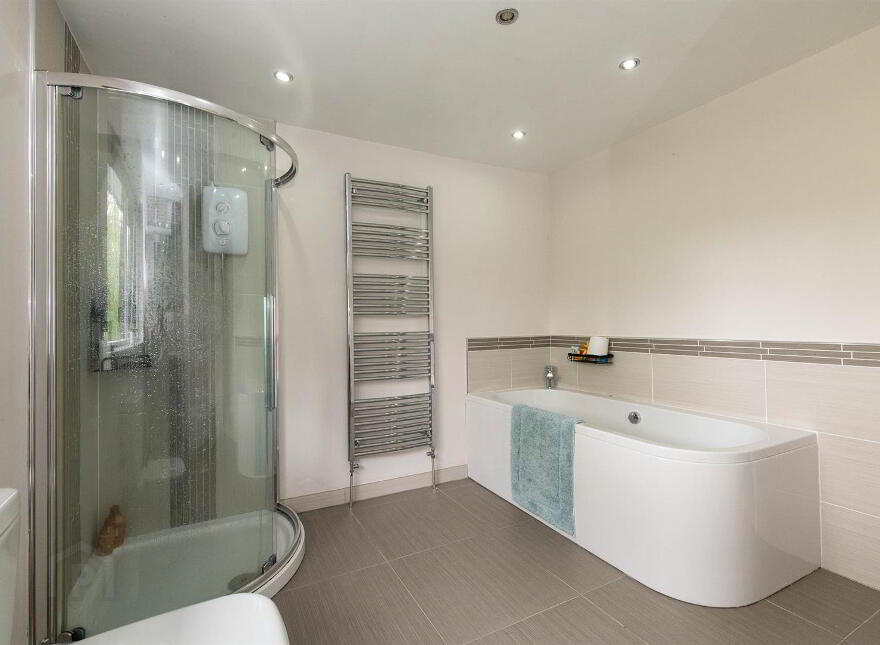 21 Broomhill Road, Spa, Ballynahinch, BT24 8QD
