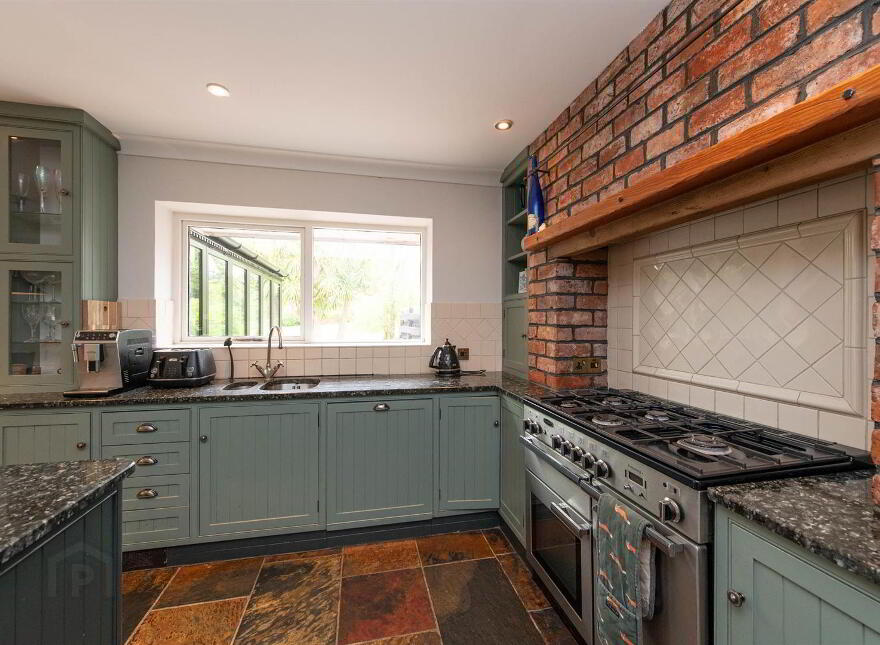 21 Broomhill Road, Spa, Ballynahinch, BT24 8QD