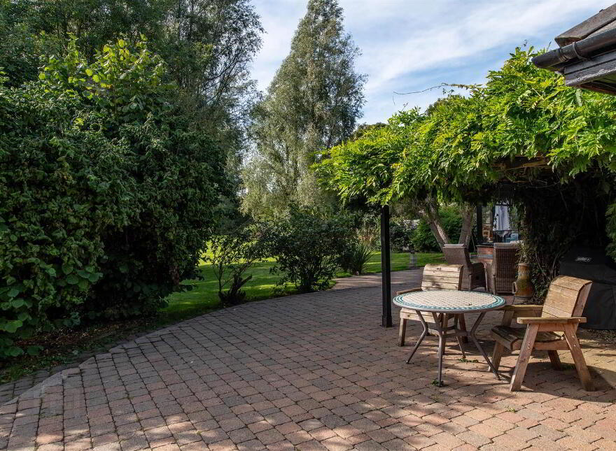 21 Broomhill Road, Spa, Ballynahinch, BT24 8QD