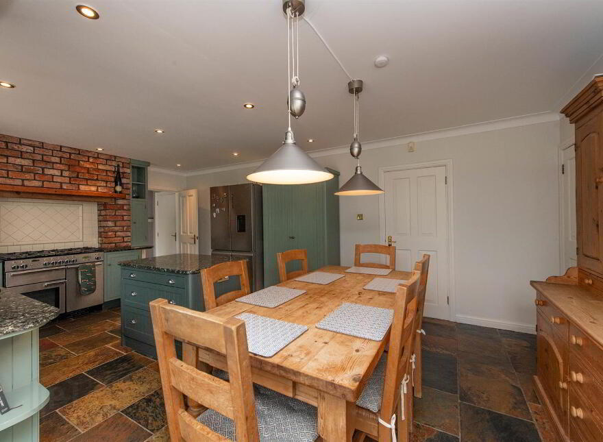 21 Broomhill Road, Spa, Ballynahinch, BT24 8QD