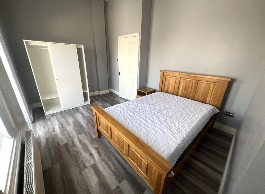 Apt 5, 29 Wellington Park, Belfast, BT9 6DL