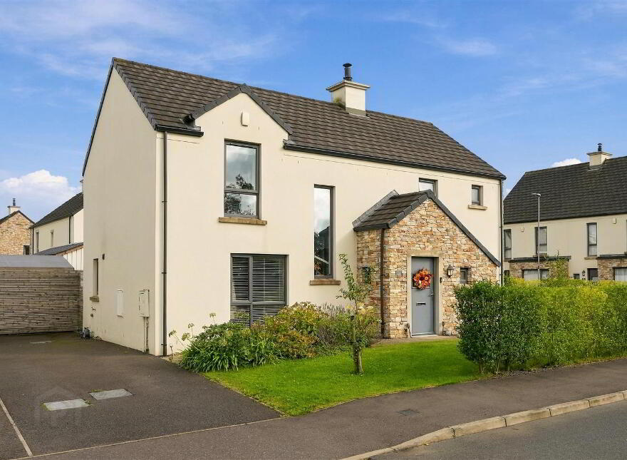 12 Oakwood, Antrim, BT41 2FE