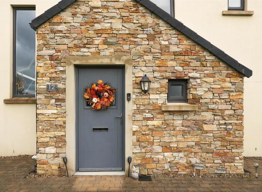 12 Oakwood, Antrim, BT41 2FE