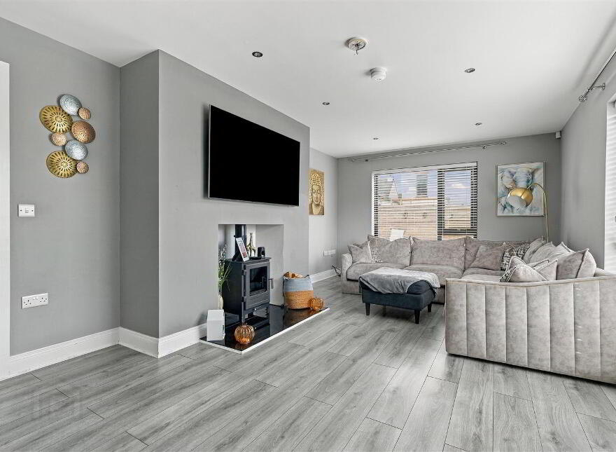 12 Oakwood, Antrim, BT41 2FE