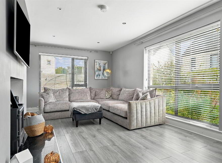 12 Oakwood, Antrim, BT41 2FE