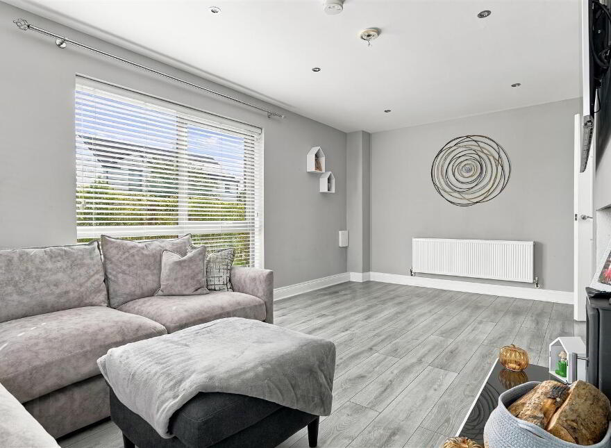 12 Oakwood, Antrim, BT41 2FE