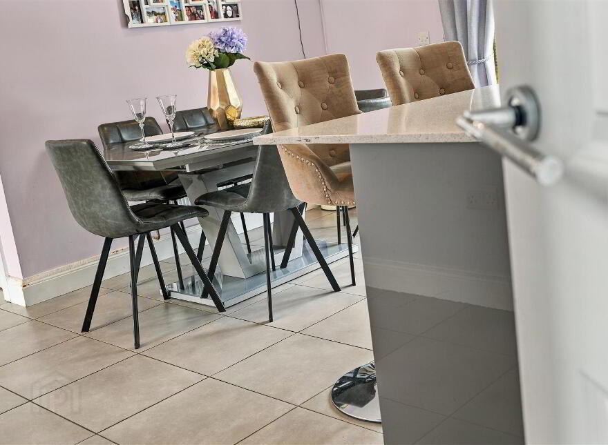 12 Oakwood, Antrim, BT41 2FE