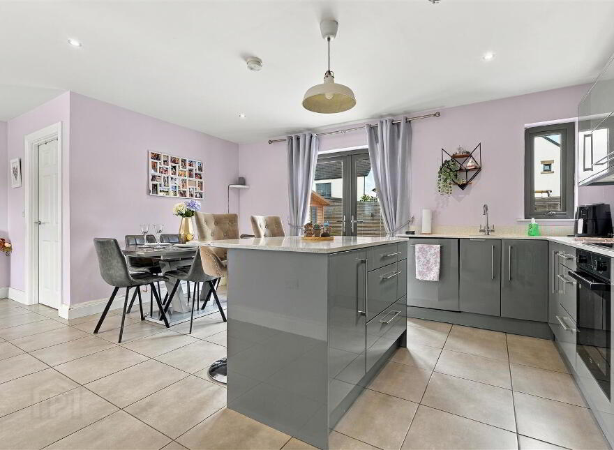 12 Oakwood, Antrim, BT41 2FE
