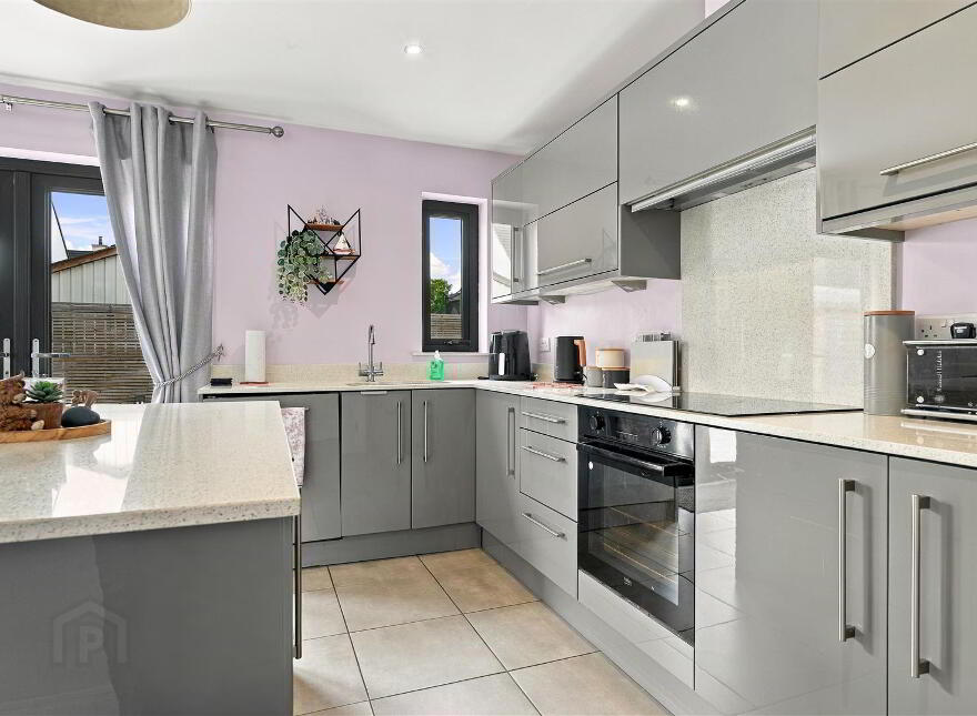 12 Oakwood, Antrim, BT41 2FE