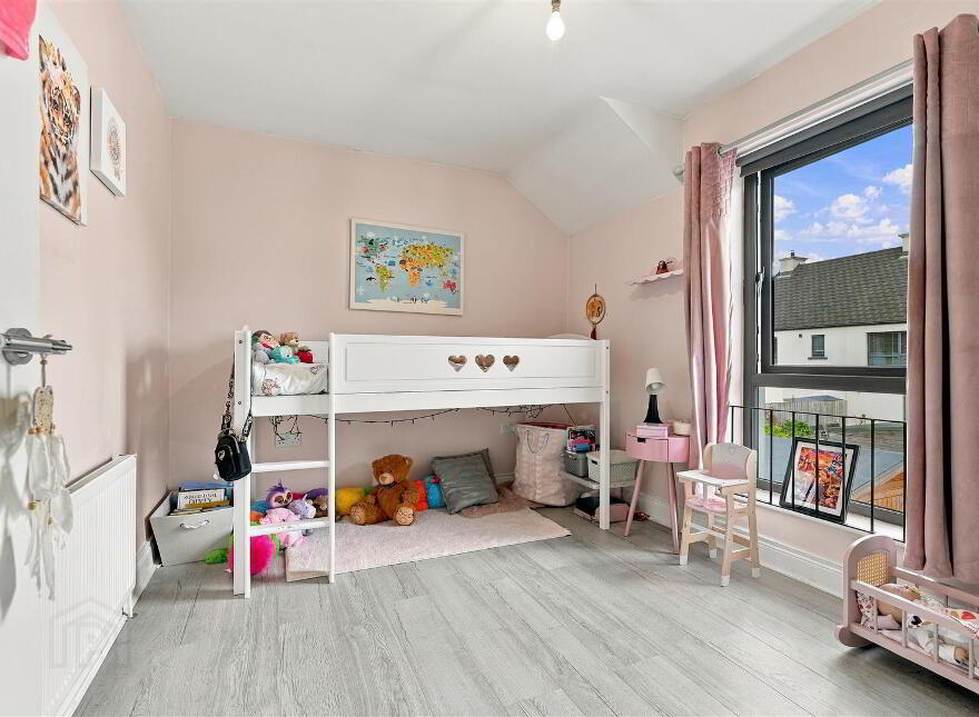 12 Oakwood, Antrim, BT41 2FE