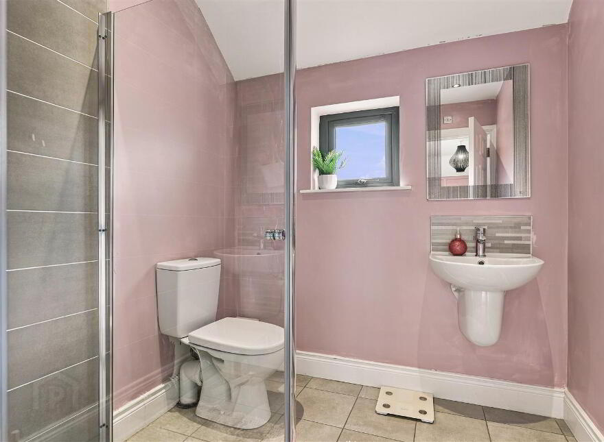 12 Oakwood, Antrim, BT41 2FE