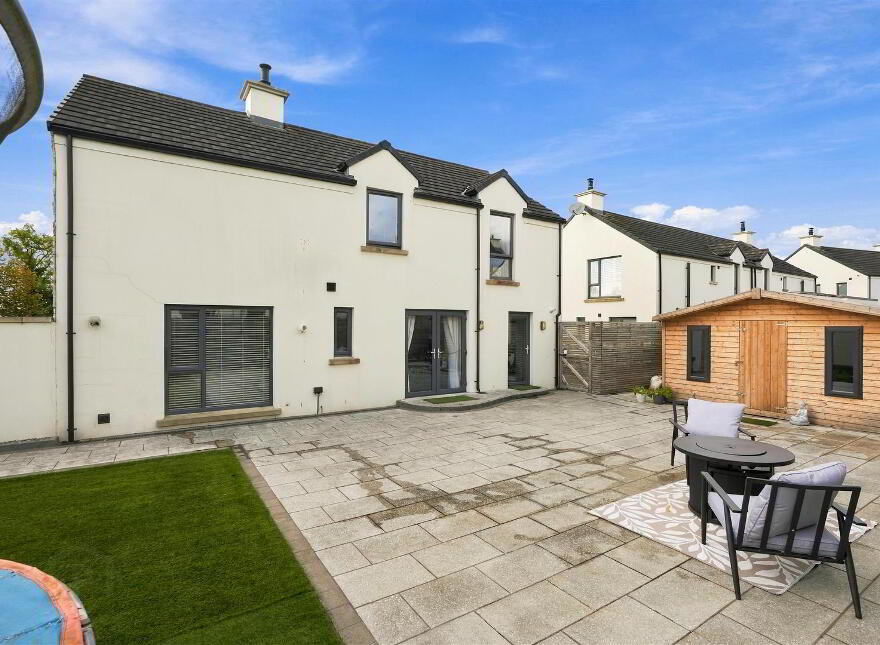 12 Oakwood, Antrim, BT41 2FE