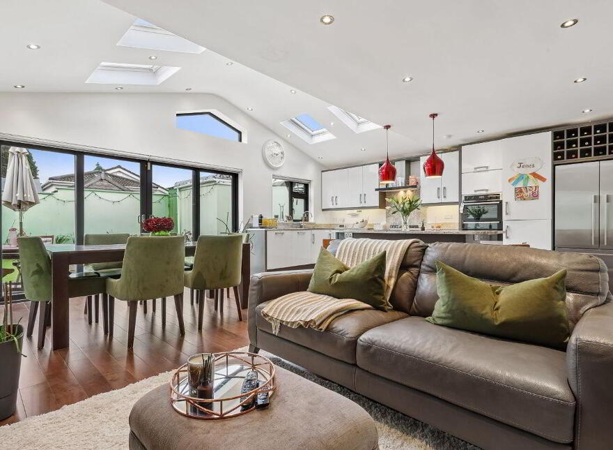 2 The Garth, Kingswood, Kingswood, D24Y62X