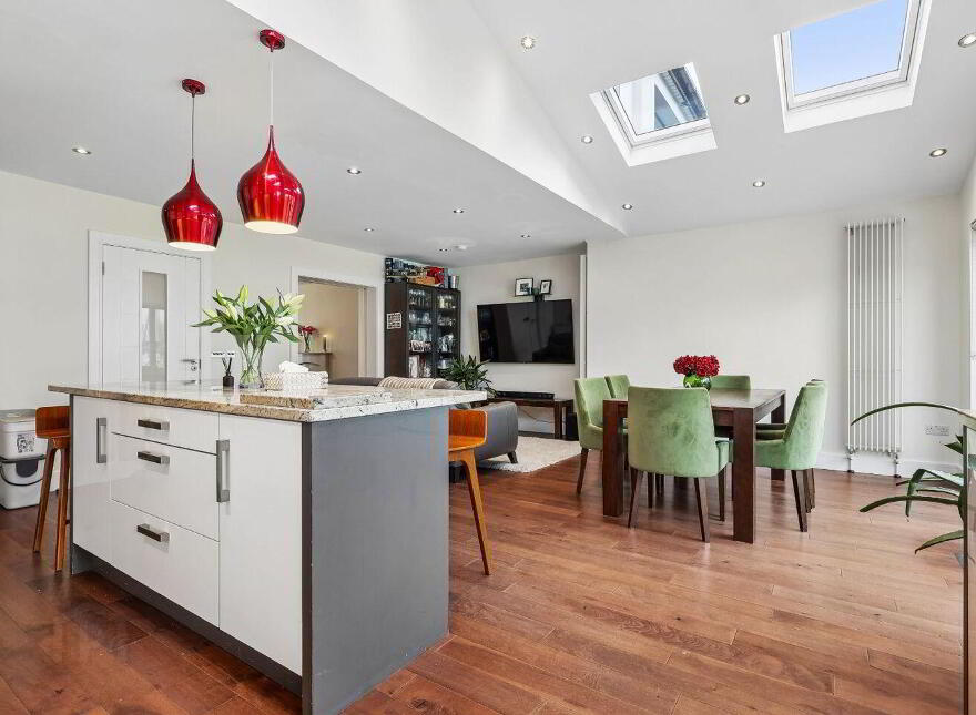 2 The Garth, Kingswood, Kingswood, D24Y62X