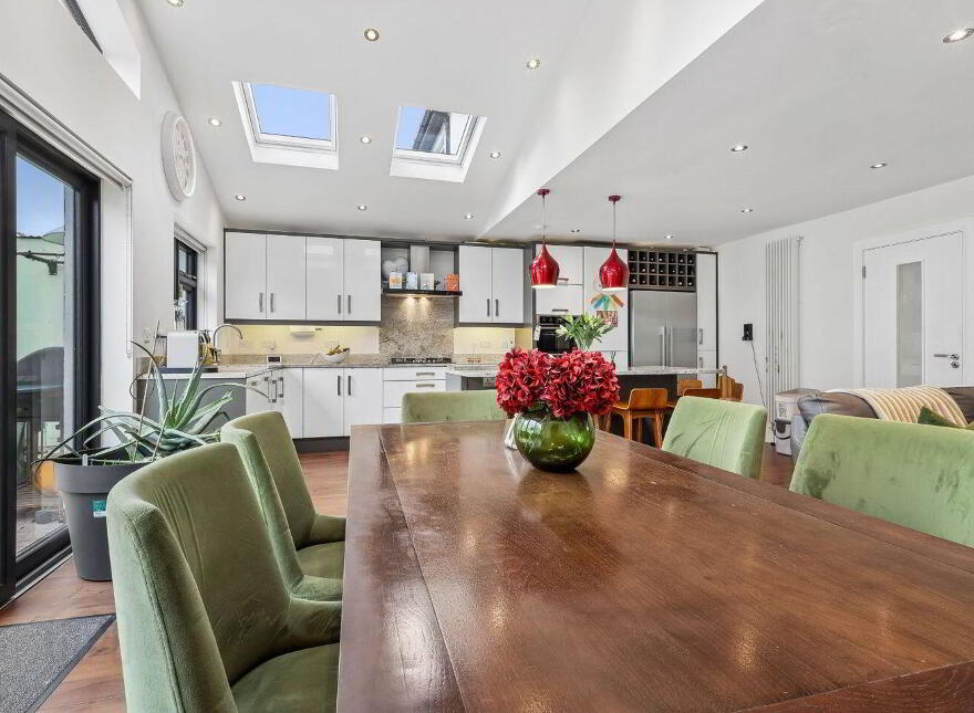 2 The Garth, Kingswood, Kingswood, D24Y62X