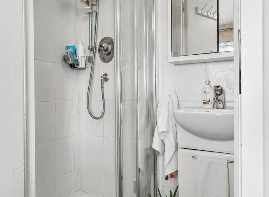 2 The Garth, Kingswood, Kingswood, D24Y62X