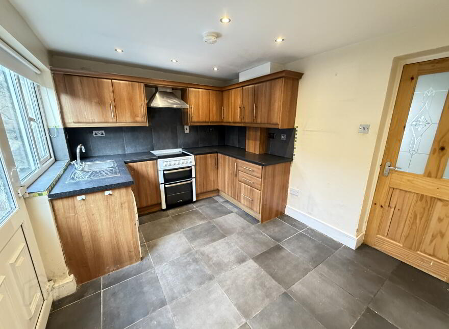 25 Charlemont Square West, Bessbrook, Newry, BT35 7AF