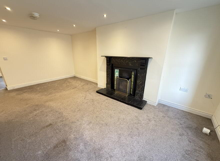 25 Charlemont Square West, Bessbrook, Newry, BT35 7AF