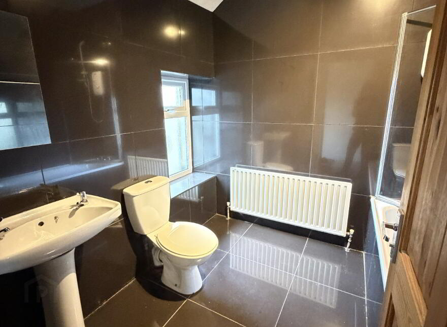 25 Charlemont Square West, Bessbrook, Newry, BT35 7AF