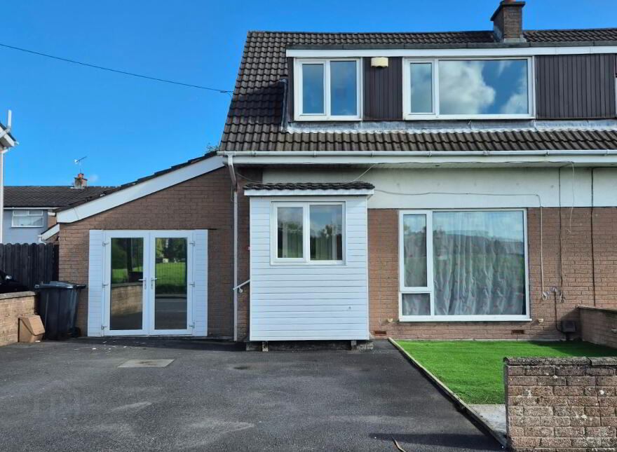 3 Glenview, North Road, Carrickfergus, BT38 7RP photo