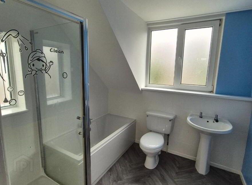 3 Glenview, North Road, Carrickfergus, BT38 7RP