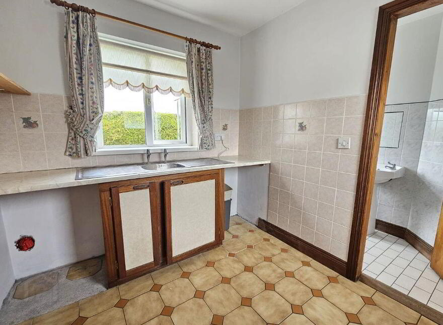 Ballyoran, Ballyboy, R42R120