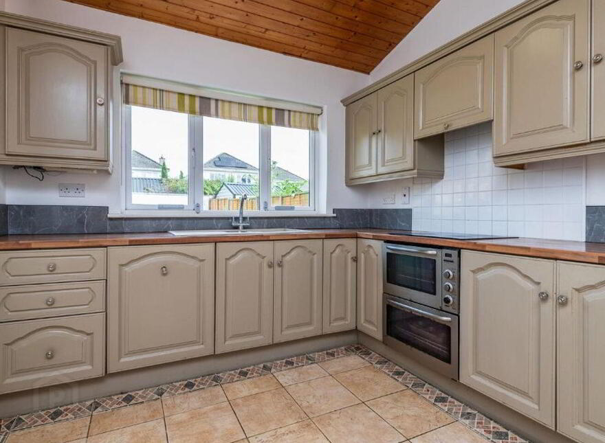 5 College Farm View, Newbridge, W12W673
