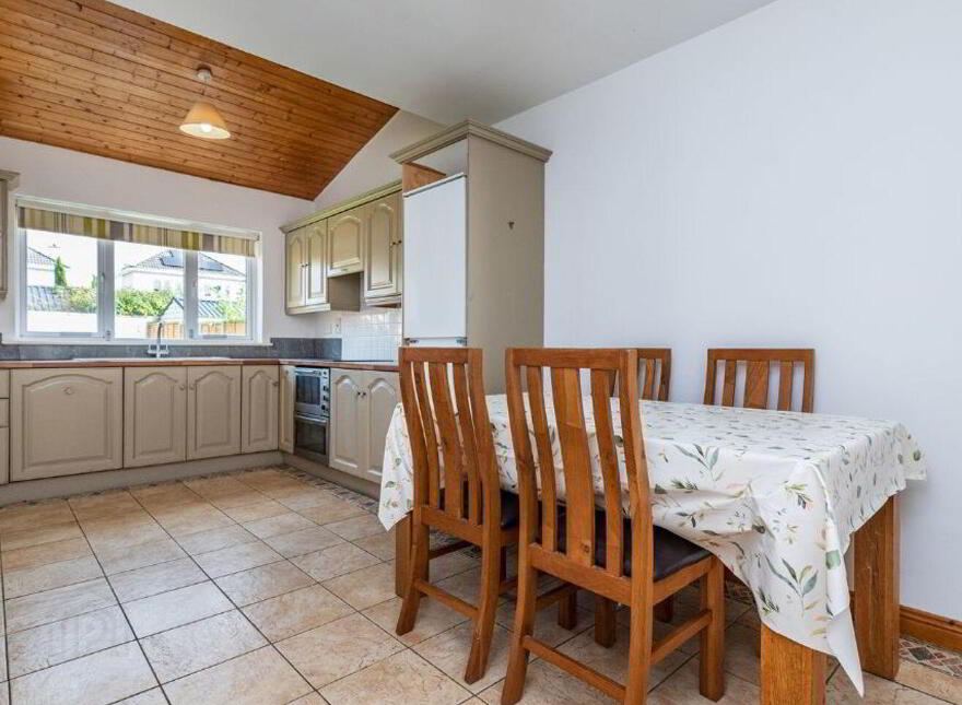 5 College Farm View, Newbridge, W12W673