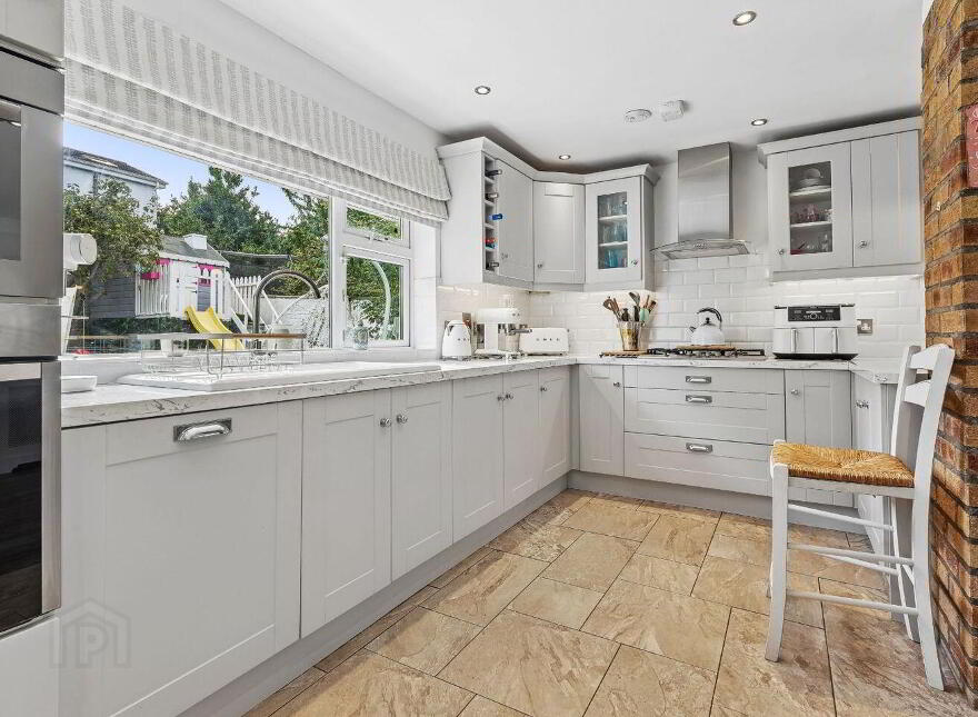 61 Sweetmount Avenue, Dundrum, Dundrum, D14YH98
