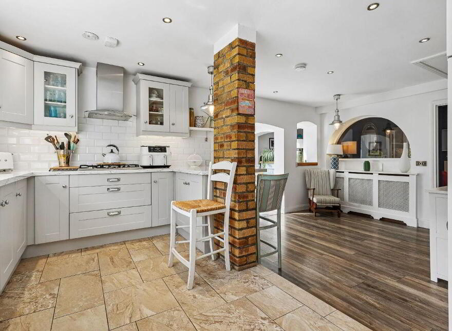 61 Sweetmount Avenue, Dundrum, Dundrum, D14YH98