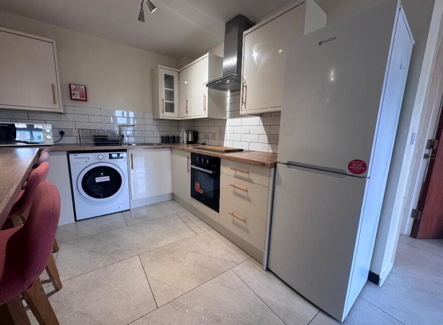 Apt 13, College Gate, Belfast, BT1 6AS
