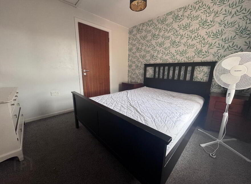 Apt 13, College Gate, Belfast, BT1 6AS