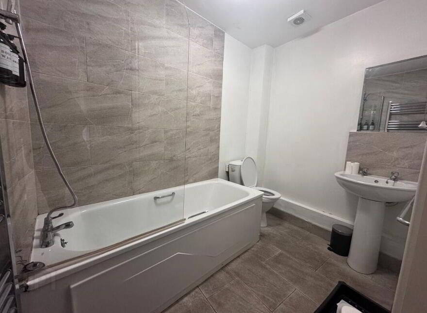 Apt 13, College Gate, Belfast, BT1 6AS