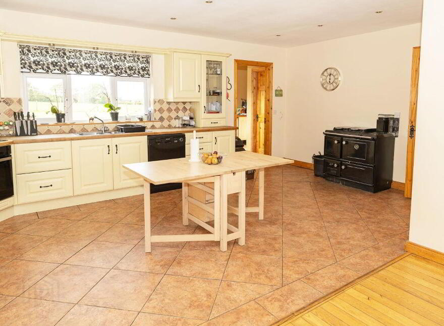 Edmondstown, Killucan, N91W978