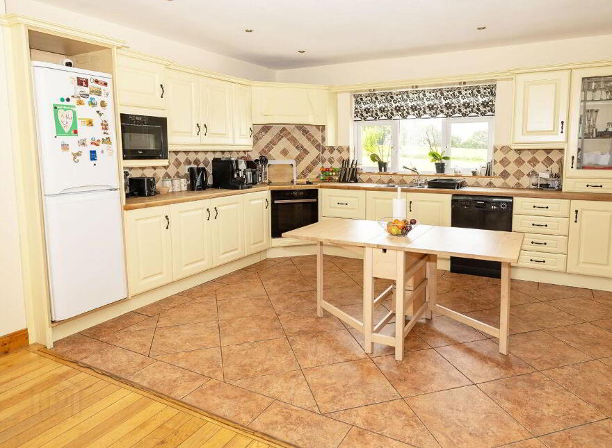 Edmondstown, Killucan, N91W978