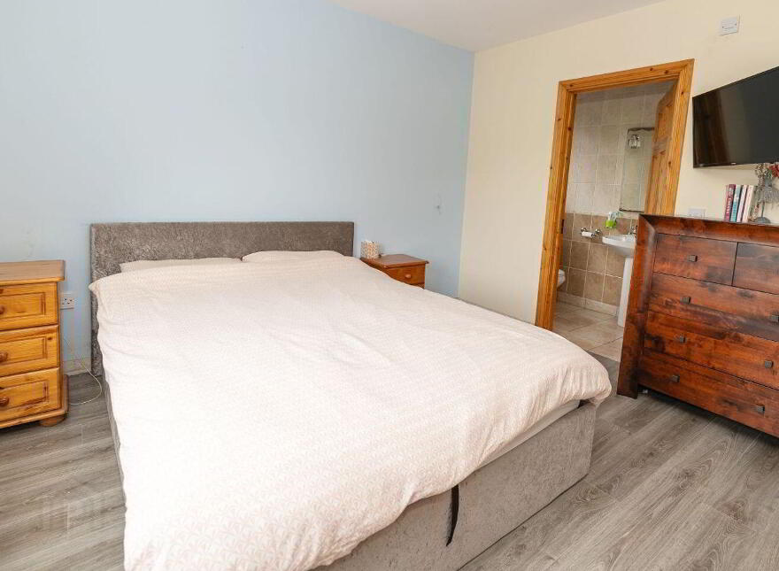 Edmondstown, Killucan, N91W978