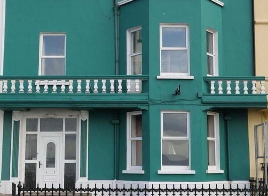 Rolling Wave, 7 Bayview Terrace, West End, Bundoran, F94Y278 photo