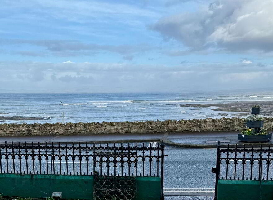 Rolling Wave, 7 Bayview Terrace, West End, Bundoran, F94Y278