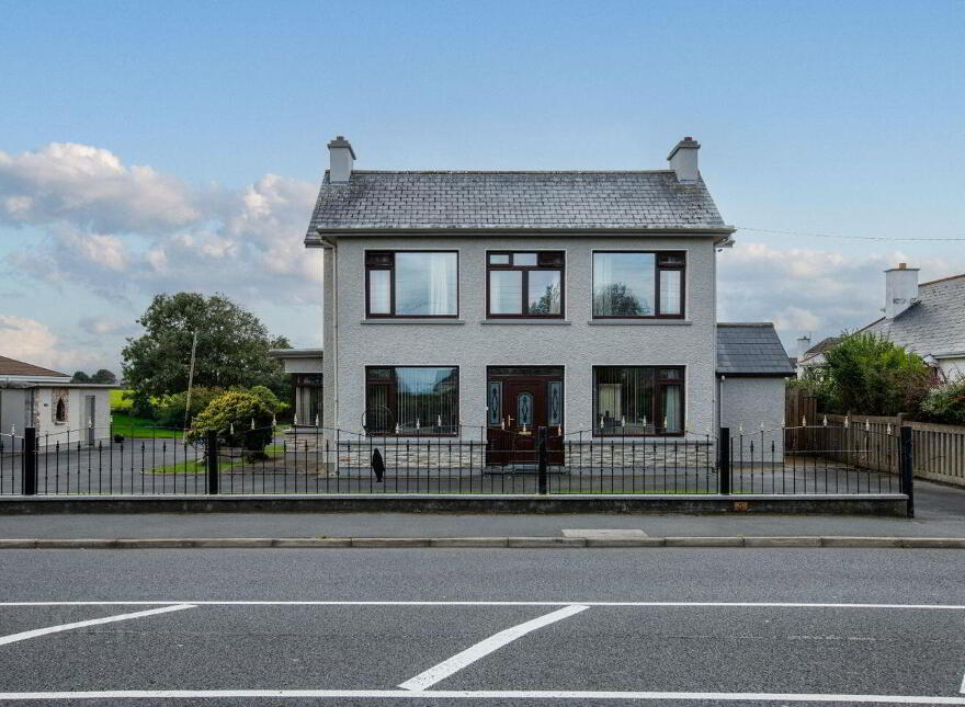 Gillaroo Lodge, West End, Bundoran, F94DP65 photo