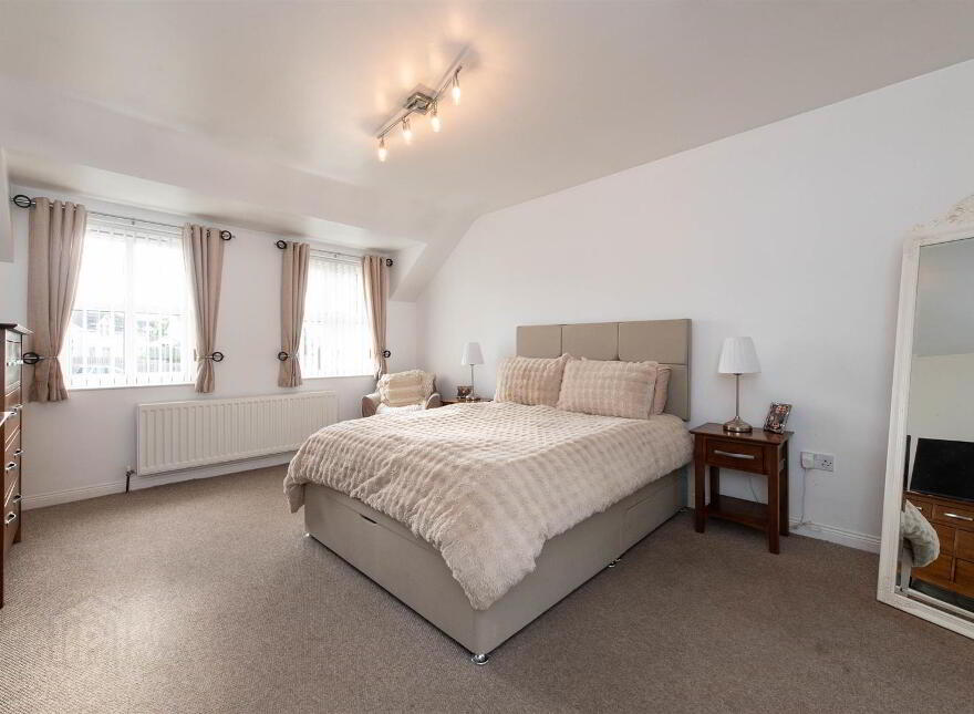27 Vianstown Heights, Downpatrick, BT30 6TF