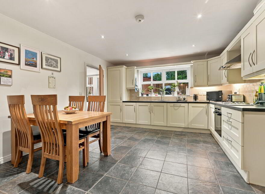7 Old Manse Grove, Toomebridge, BT41 3GY