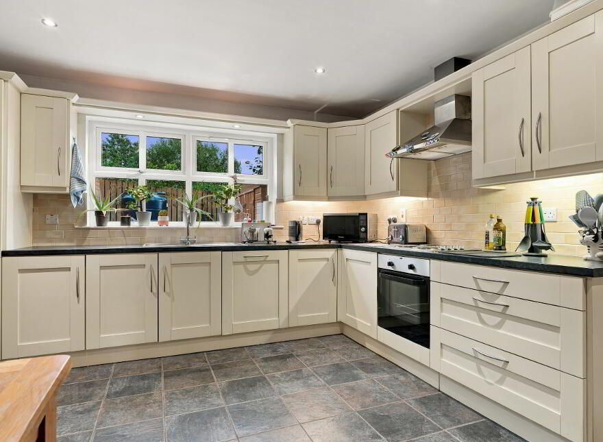 7 Old Manse Grove, Toomebridge, BT41 3GY