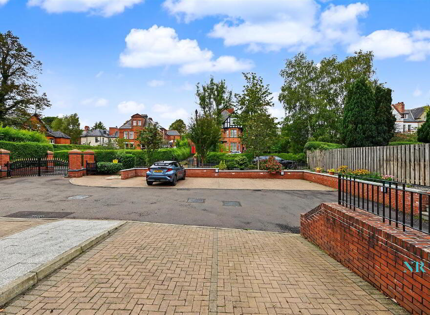 Apt 4, 1 Deramore Park South, Belfast, BT9 5JJ