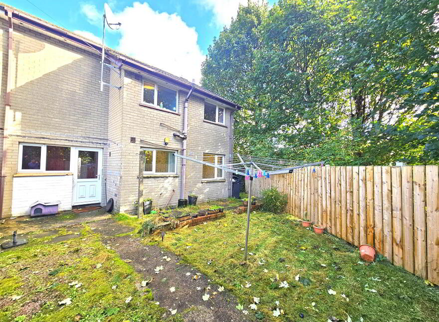 8 Waterside, Lisburn, BT28 1YH