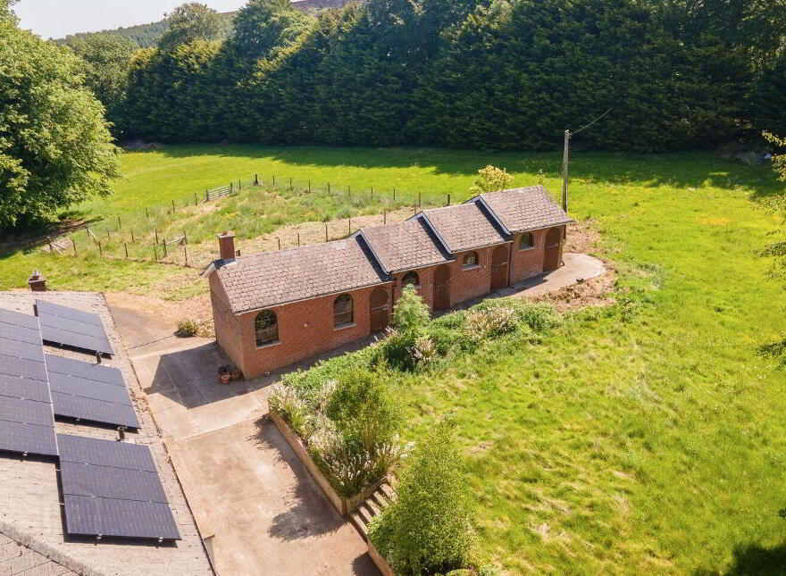 Newgrange, Barnaslingan Lane, Kilternan, Kilternan, D18FK03