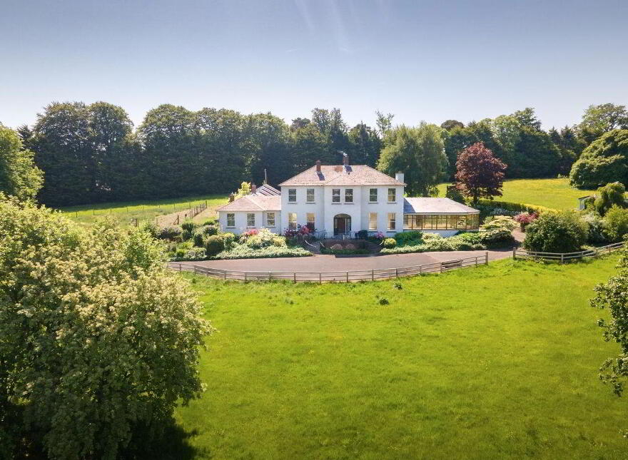 Newgrange, Barnaslingan Lane, Kilternan, Kilternan, D18FK03